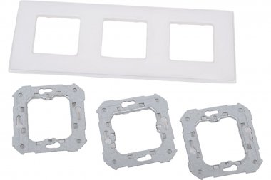 Фотография товара 'Simon 27773-30 Рамка на 3 поста с суппортом'