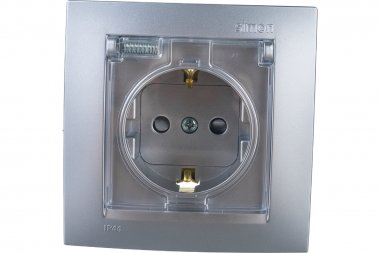 Фотография товара 'Simon 1590450-033 Розетка IP44 моноблок с крышкой и шторками Schuko 2Р+Е, 16A 250В'