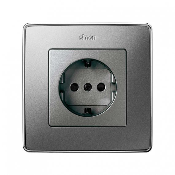 Фотография товара 'Simon 82041-93 Накладка со шторками для розетки Schuko 2Р+Е, мат.алюминий, S82D'